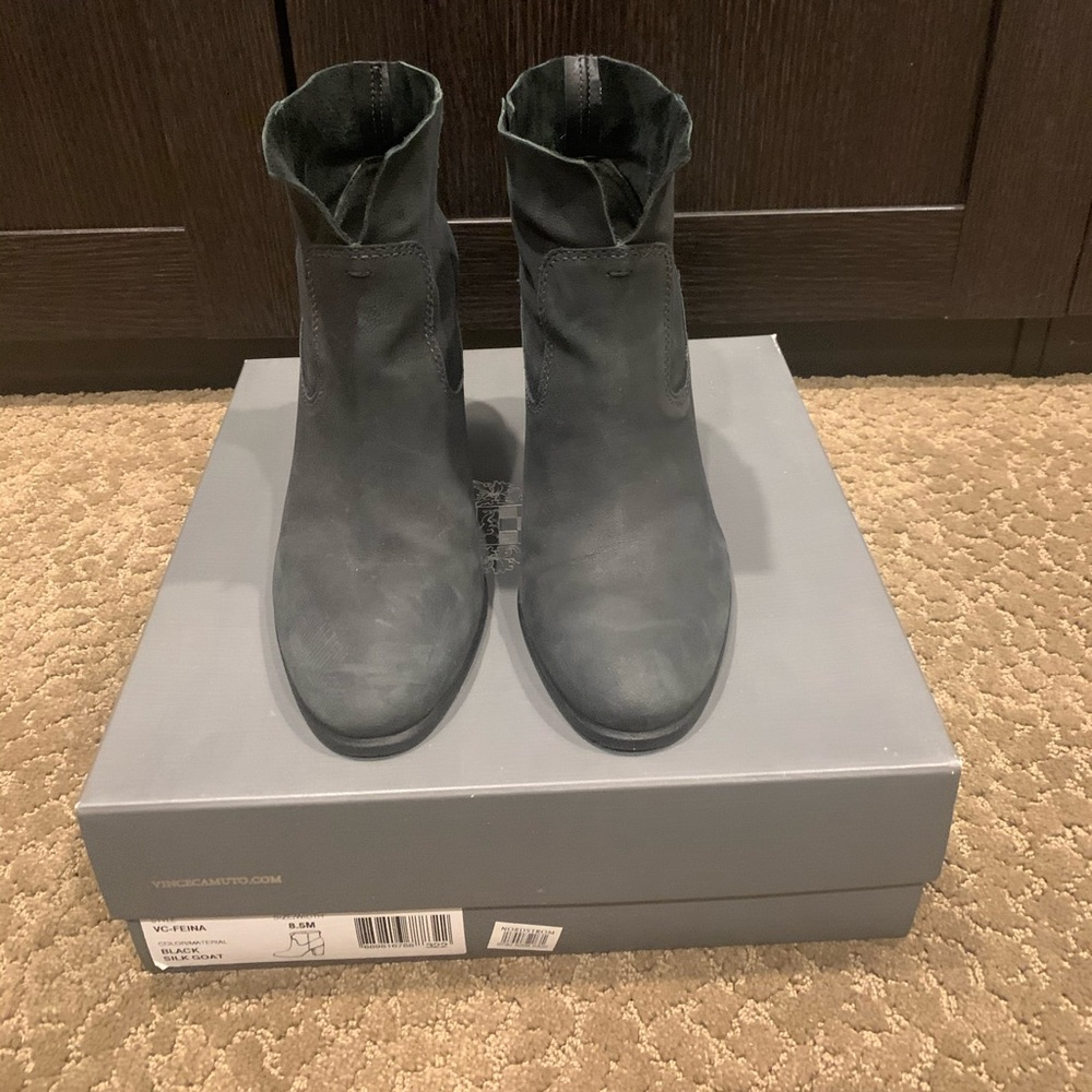 Ladies Vince Camuto leather  bootie ~ size 8.5